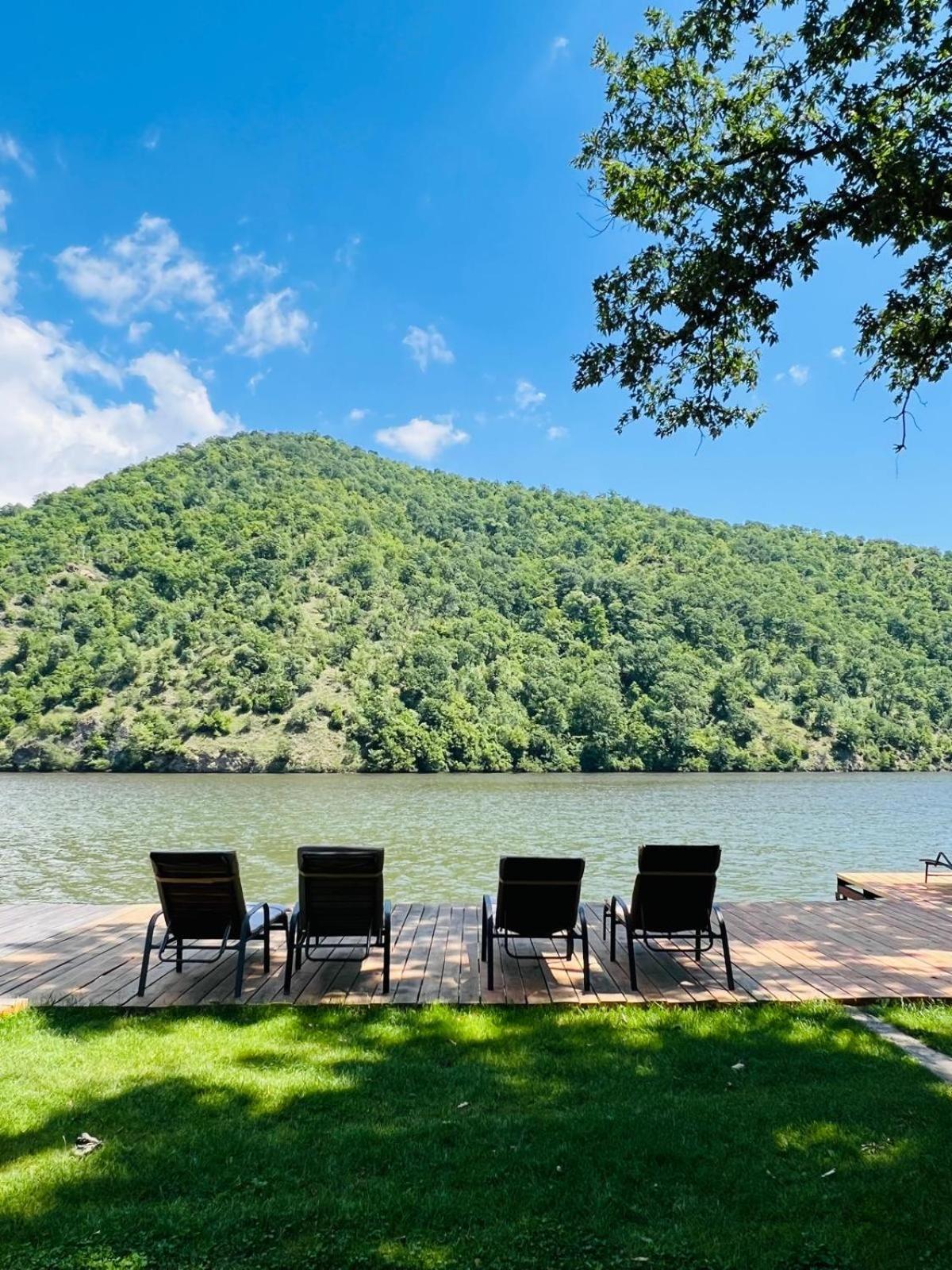 Ana - Golful Bahna Lodge Orşova